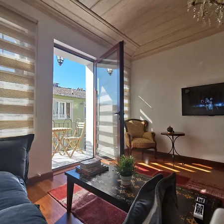 Ottobalat Apartman *